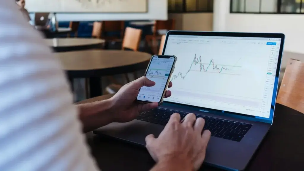 Perbedaan Investasi Saham dan Trading Saham
